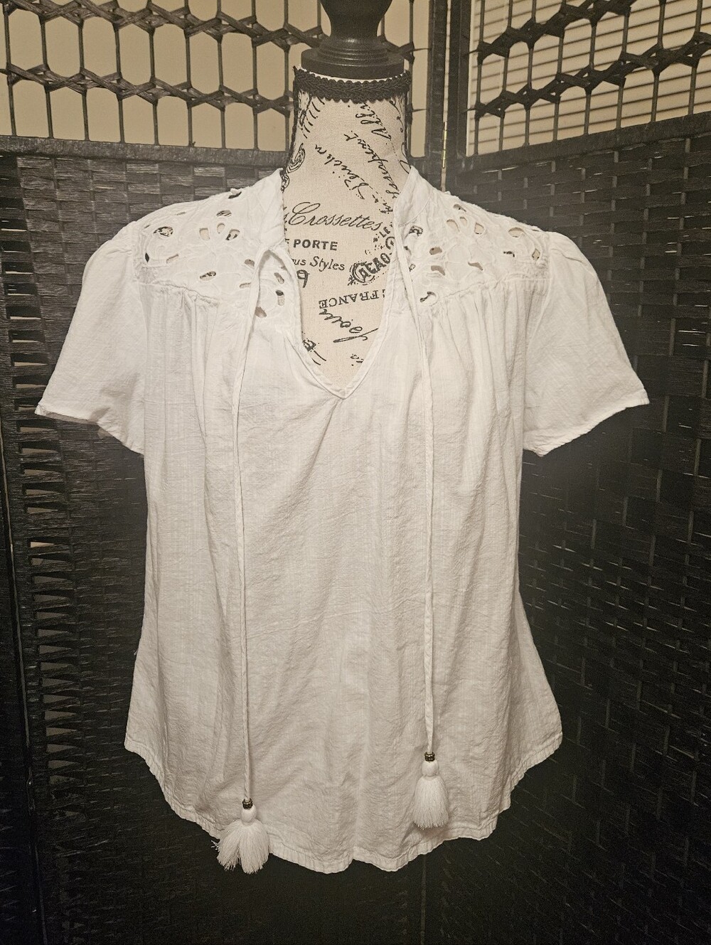 Knox Rose White Eyelet Tie-Front Short Sleeve Blouse